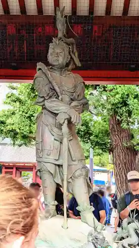 浅草寺の像