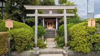 朝日弁財天の鳥居