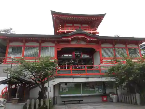 門戸厄神東光寺の山門