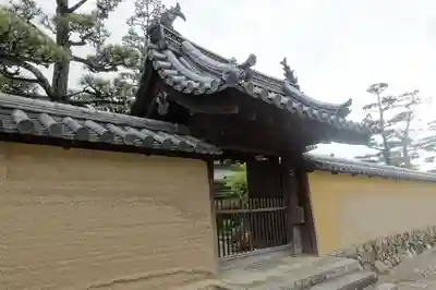 普門院の山門・神門