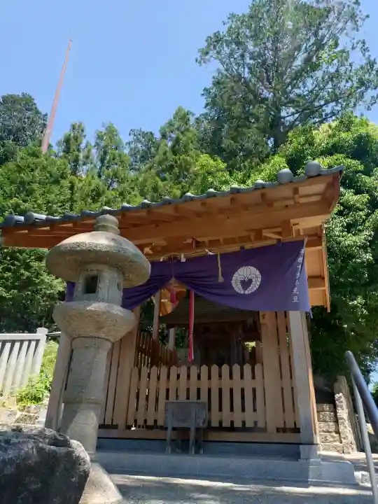 添御縣坐神社の{uncategorized: "未分類", other: "その他", undefined: "問題あり", building: "その他建物", grave: "お墓", sacred_gate: "鳥居", guardian: "狛犬", statue: "像", buddha: "仏像", history: "歴史", nature: "自然", garden: "庭園", animal: "動物", pagoda: "塔", temizu: "手水舎", mountain_gate: "山門・神門", sanctuary: "本殿・本堂", subordinate: "末社・摂社", art: "芸術", scenery: "景色", jizo: "地蔵", ema: "絵馬", goshuin: "御朱印", omikuji: "おみくじ", items: "授与品その他", amulet: "お守り", goshuincho: "御朱印帳", eats: "食事", festival: "お祭り", votive_dance: "神楽", shichigosan: "七五三参", wedding: "結婚式", experience: "体験その他", initially: "初詣", around: "周辺", anti_infection: "感染症対策"}