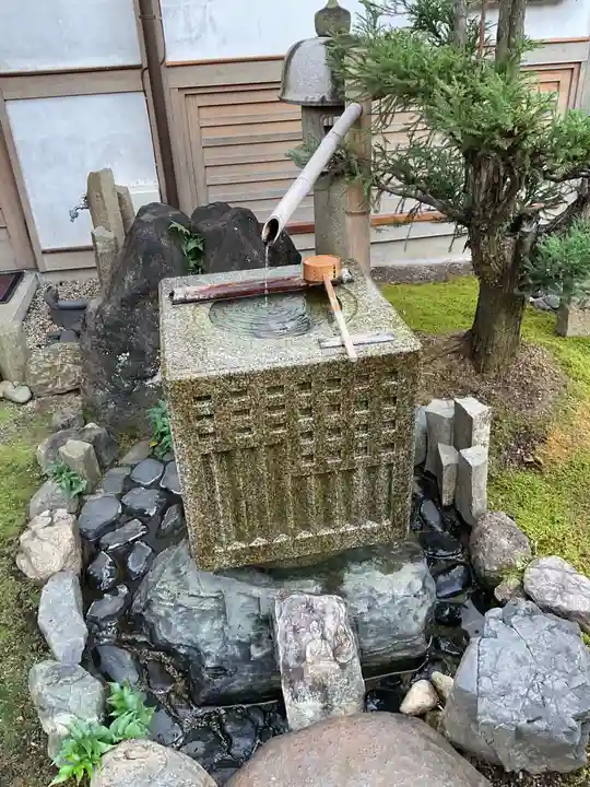 常性寺の手水舎
