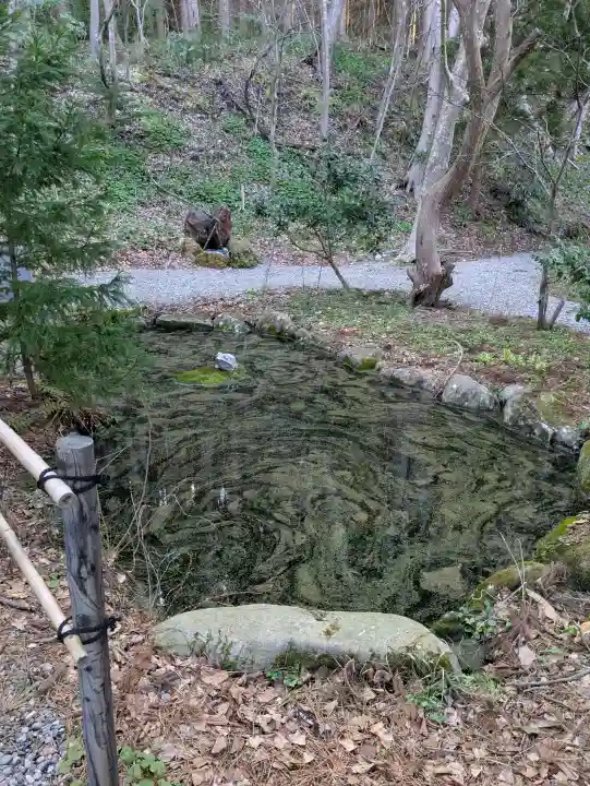 函館八幡宮の{uncategorized: "未分類", other: "その他", undefined: "問題あり", building: "その他建物", grave: "お墓", sacred_gate: "鳥居", guardian: "狛犬", statue: "像", buddha: "仏像", history: "歴史", nature: "自然", garden: "庭園", animal: "動物", pagoda: "塔", temizu: "手水舎", mountain_gate: "山門・神門", sanctuary: "本殿・本堂", subordinate: "末社・摂社", art: "芸術", scenery: "景色", jizo: "地蔵", ema: "絵馬", goshuin: "御朱印", omikuji: "おみくじ", items: "授与品その他", amulet: "お守り", goshuincho: "御朱印帳", eats: "食事", festival: "お祭り", votive_dance: "神楽", shichigosan: "七五三参", wedding: "結婚式", experience: "体験その他", initially: "初詣", around: "周辺", anti_infection: "感染症対策"}