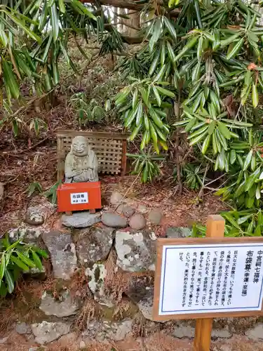 日光二荒山神社中宮祠の像