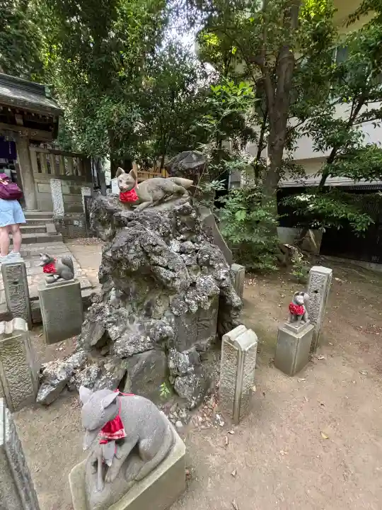 根津神社の{uncategorized: "未分類", other: "その他", undefined: "問題あり", building: "その他建物", grave: "お墓", sacred_gate: "鳥居", guardian: "狛犬", statue: "像", buddha: "仏像", history: "歴史", nature: "自然", garden: "庭園", animal: "動物", pagoda: "塔", temizu: "手水舎", mountain_gate: "山門・神門", sanctuary: "本殿・本堂", subordinate: "末社・摂社", art: "芸術", scenery: "景色", jizo: "地蔵", ema: "絵馬", goshuin: "御朱印", omikuji: "おみくじ", items: "授与品その他", amulet: "お守り", goshuincho: "御朱印帳", eats: "食事", festival: "お祭り", votive_dance: "神楽", shichigosan: "七五三参", wedding: "結婚式", experience: "体験その他", initially: "初詣", around: "周辺", anti_infection: "感染症対策"}