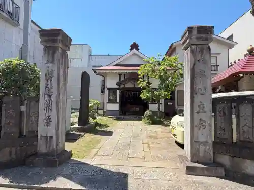 大師堂（花崎町）の{uncategorized: "未分類", other: "その他", undefined: "問題あり", building: "その他建物", grave: "お墓", sacred_gate: "鳥居", guardian: "狛犬", statue: "像", buddha: "仏像", history: "歴史", nature: "自然", garden: "庭園", animal: "動物", pagoda: "塔", temizu: "手水舎", mountain_gate: "山門・神門", sanctuary: "本殿・本堂", subordinate: "末社・摂社", art: "芸術", scenery: "景色", jizo: "地蔵", ema: "絵馬", goshuin: "御朱印", omikuji: "おみくじ", items: "授与品その他", amulet: "お守り", goshuincho: "御朱印帳", eats: "食事", festival: "お祭り", votive_dance: "神楽", shichigosan: "七五三参", wedding: "結婚式", experience: "体験その他", initially: "初詣", around: "周辺", anti_infection: "感染症対策"}