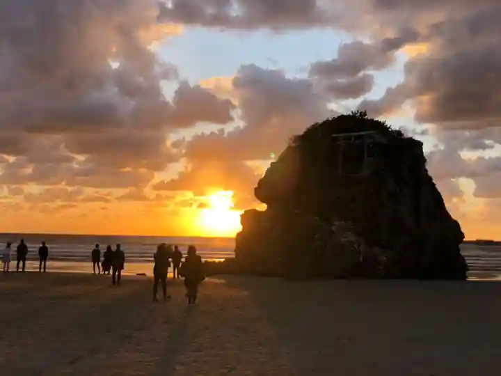 稲佐の浜 弁天島の景色