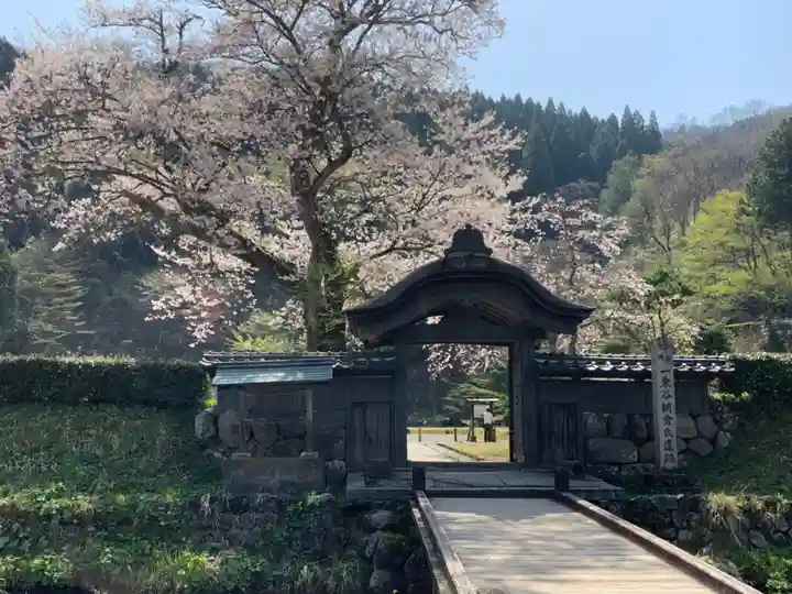 朝倉神社の山門・神門