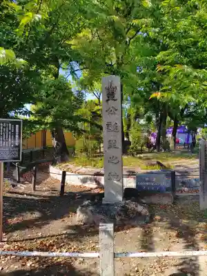 豊國神社の{uncategorized: "未分類", other: "その他", undefined: "問題あり", building: "その他建物", grave: "お墓", sacred_gate: "鳥居", guardian: "狛犬", statue: "像", buddha: "仏像", history: "歴史", nature: "自然", garden: "庭園", animal: "動物", pagoda: "塔", temizu: "手水舎", mountain_gate: "山門・神門", sanctuary: "本殿・本堂", subordinate: "末社・摂社", art: "芸術", scenery: "景色", jizo: "地蔵", ema: "絵馬", goshuin: "御朱印", omikuji: "おみくじ", items: "授与品その他", amulet: "お守り", goshuincho: "御朱印帳", eats: "食事", festival: "お祭り", votive_dance: "神楽", shichigosan: "七五三参", wedding: "結婚式", experience: "体験その他", initially: "初詣", around: "周辺", anti_infection: "感染症対策"}