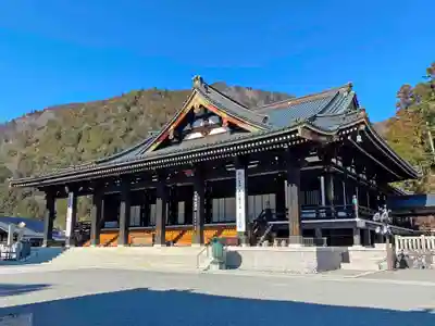 久遠寺の本殿・本堂