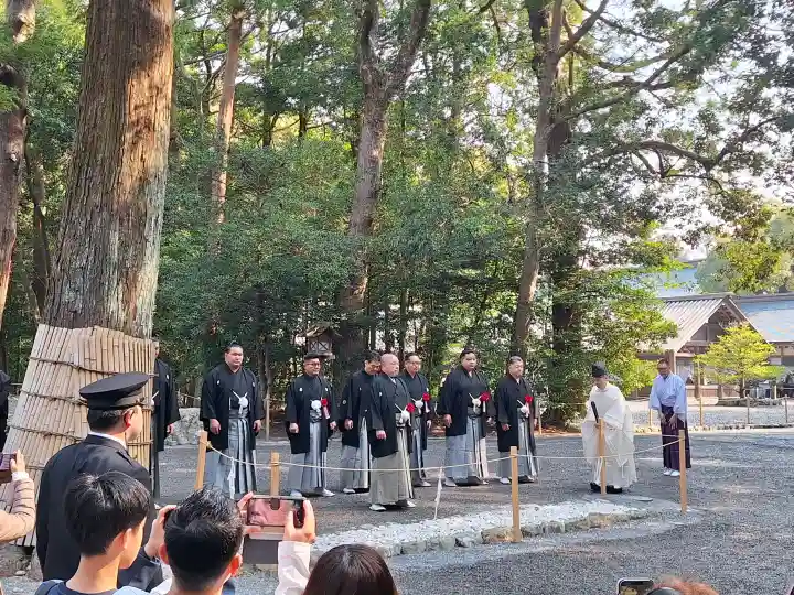 伊勢神宮外宮(豊受大神宮)の{uncategorized: "未分類", other: "その他", undefined: "問題あり", building: "その他建物", grave: "お墓", sacred_gate: "鳥居", guardian: "狛犬", statue: "像", buddha: "仏像", history: "歴史", nature: "自然", garden: "庭園", animal: "動物", pagoda: "塔", temizu: "手水舎", mountain_gate: "山門・神門", sanctuary: "本殿・本堂", subordinate: "末社・摂社", art: "芸術", scenery: "景色", jizo: "地蔵", ema: "絵馬", goshuin: "御朱印", omikuji: "おみくじ", items: "授与品その他", amulet: "お守り", goshuincho: "御朱印帳", eats: "食事", festival: "お祭り", votive_dance: "神楽", shichigosan: "七五三参", wedding: "結婚式", experience: "体験その他", initially: "初詣", around: "周辺", anti_infection: "感染症対策"}