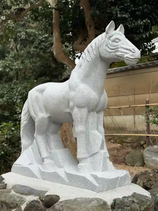 三社神社の{uncategorized: "未分類", other: "その他", undefined: "問題あり", building: "その他建物", grave: "お墓", sacred_gate: "鳥居", guardian: "狛犬", statue: "像", buddha: "仏像", history: "歴史", nature: "自然", garden: "庭園", animal: "動物", pagoda: "塔", temizu: "手水舎", mountain_gate: "山門・神門", sanctuary: "本殿・本堂", subordinate: "末社・摂社", art: "芸術", scenery: "景色", jizo: "地蔵", ema: "絵馬", goshuin: "御朱印", omikuji: "おみくじ", items: "授与品その他", amulet: "お守り", goshuincho: "御朱印帳", eats: "食事", festival: "お祭り", votive_dance: "神楽", shichigosan: "七五三参", wedding: "結婚式", experience: "体験その他", initially: "初詣", around: "周辺", anti_infection: "感染症対策"}