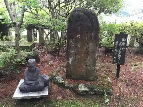 医王寺の像