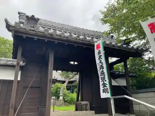 円観寺の山門・神門
