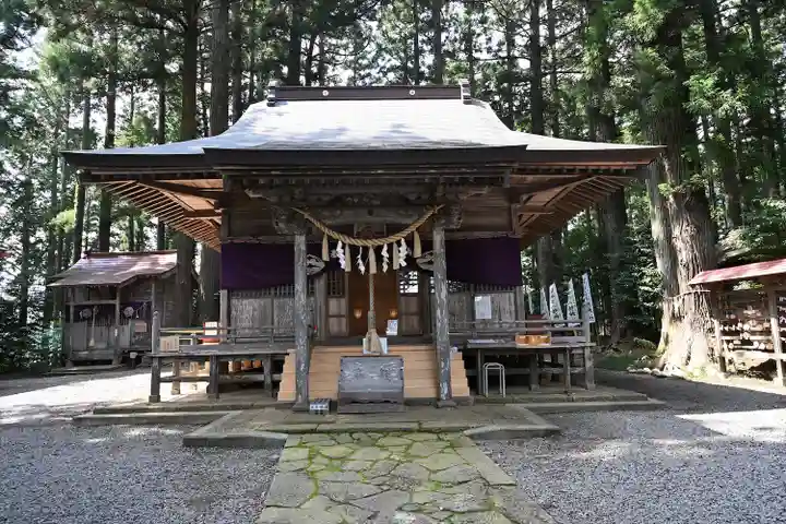 坪沼八幡神社の本殿・本堂