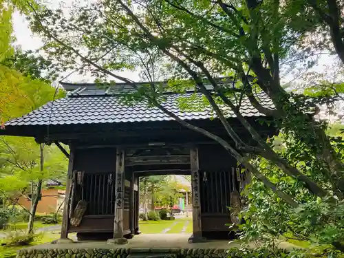 龍蔵寺の山門