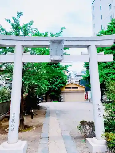 被官稲荷神社の鳥居