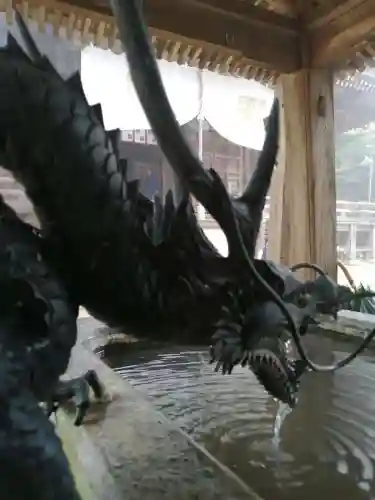 椎尾山薬王院の手水舎