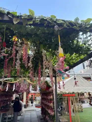 露天神社（お初天神）の{uncategorized: "未分類", other: "その他", undefined: "問題あり", building: "その他建物", grave: "お墓", sacred_gate: "鳥居", guardian: "狛犬", statue: "像", buddha: "仏像", history: "歴史", nature: "自然", garden: "庭園", animal: "動物", pagoda: "塔", temizu: "手水舎", mountain_gate: "山門・神門", sanctuary: "本殿・本堂", subordinate: "末社・摂社", art: "芸術", scenery: "景色", jizo: "地蔵", ema: "絵馬", goshuin: "御朱印", omikuji: "おみくじ", items: "授与品その他", amulet: "お守り", goshuincho: "御朱印帳", eats: "食事", festival: "お祭り", votive_dance: "神楽", shichigosan: "七五三参", wedding: "結婚式", experience: "体験その他", initially: "初詣", around: "周辺", anti_infection: "感染症対策"}