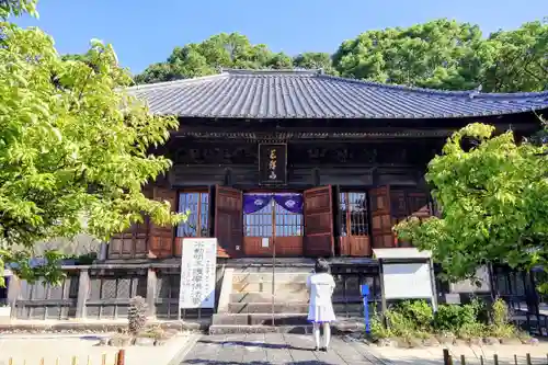 甲山寺の本殿・本堂