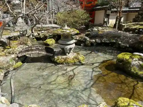 龍泉寺の{uncategorized: "未分類", other: "その他", undefined: "問題あり", building: "その他建物", grave: "お墓", sacred_gate: "鳥居", guardian: "狛犬", statue: "像", buddha: "仏像", history: "歴史", nature: "自然", garden: "庭園", animal: "動物", pagoda: "塔", temizu: "手水舎", mountain_gate: "山門・神門", sanctuary: "本殿・本堂", subordinate: "末社・摂社", art: "芸術", scenery: "景色", jizo: "地蔵", ema: "絵馬", goshuin: "御朱印", omikuji: "おみくじ", items: "授与品その他", amulet: "お守り", goshuincho: "御朱印帳", eats: "食事", festival: "お祭り", votive_dance: "神楽", shichigosan: "七五三参", wedding: "結婚式", experience: "体験その他", initially: "初詣", around: "周辺", anti_infection: "感染症対策"}