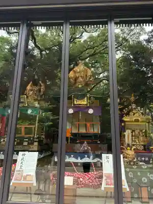 赤坂氷川神社の{uncategorized: "未分類", other: "その他", undefined: "問題あり", building: "その他建物", grave: "お墓", sacred_gate: "鳥居", guardian: "狛犬", statue: "像", buddha: "仏像", history: "歴史", nature: "自然", garden: "庭園", animal: "動物", pagoda: "塔", temizu: "手水舎", mountain_gate: "山門・神門", sanctuary: "本殿・本堂", subordinate: "末社・摂社", art: "芸術", scenery: "景色", jizo: "地蔵", ema: "絵馬", goshuin: "御朱印", omikuji: "おみくじ", items: "授与品その他", amulet: "お守り", goshuincho: "御朱印帳", eats: "食事", festival: "お祭り", votive_dance: "神楽", shichigosan: "七五三参", wedding: "結婚式", experience: "体験その他", initially: "初詣", around: "周辺", anti_infection: "感染症対策"}