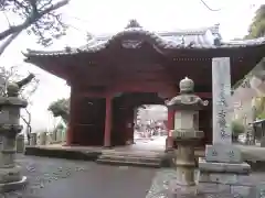 那古寺の山門