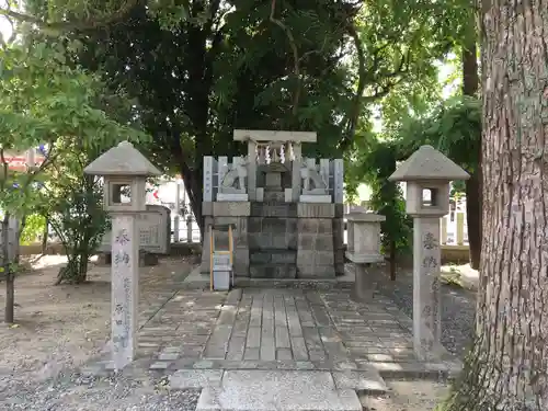 止止呂支比売命神社の末社・摂社