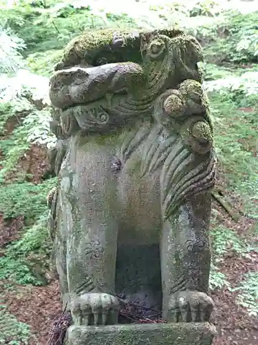 大嶽山那賀都神社の狛犬