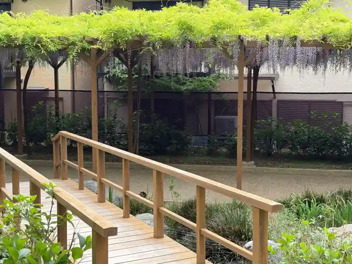 藤森神社の{uncategorized: "未分類", other: "その他", undefined: "問題あり", building: "その他建物", grave: "お墓", sacred_gate: "鳥居", guardian: "狛犬", statue: "像", buddha: "仏像", history: "歴史", nature: "自然", garden: "庭園", animal: "動物", pagoda: "塔", temizu: "手水舎", mountain_gate: "山門・神門", sanctuary: "本殿・本堂", subordinate: "末社・摂社", art: "芸術", scenery: "景色", jizo: "地蔵", ema: "絵馬", goshuin: "御朱印", omikuji: "おみくじ", items: "授与品その他", amulet: "お守り", goshuincho: "御朱印帳", eats: "食事", festival: "お祭り", votive_dance: "神楽", shichigosan: "七五三参", wedding: "結婚式", experience: "体験その他", initially: "初詣", around: "周辺", anti_infection: "感染症対策"}