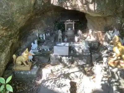 曽野稲荷神社の末社・摂社