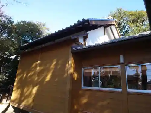 上中居諏訪神社の本殿