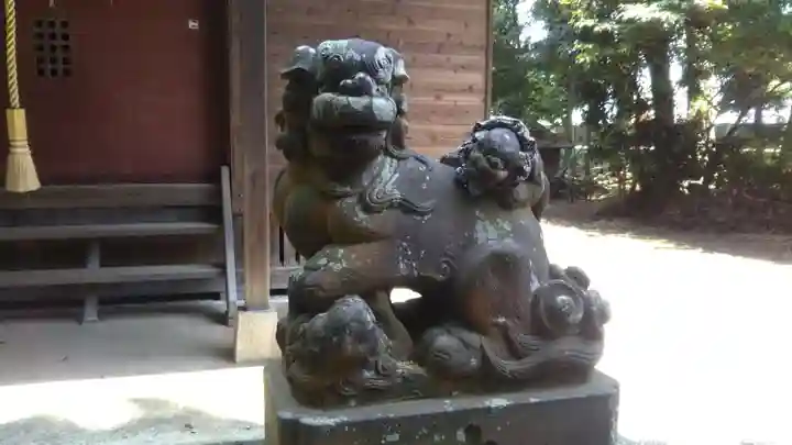 神明神社 (飯山満町)の狛犬