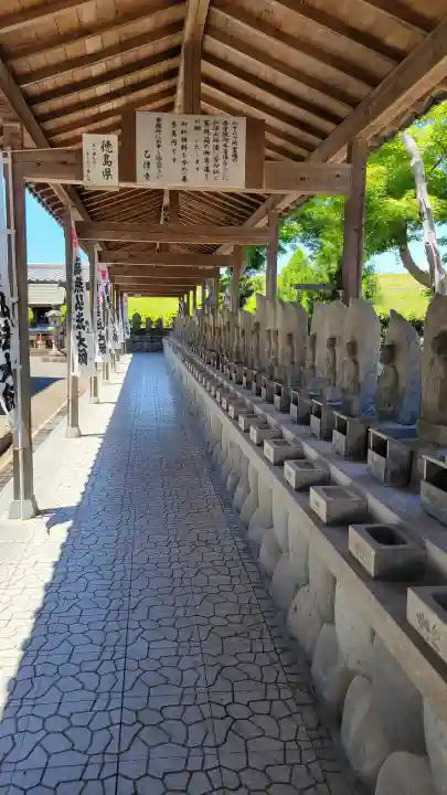乙津寺 (鏡島弘法)の{uncategorized: "未分類", other: "その他", undefined: "問題あり", building: "その他建物", grave: "お墓", sacred_gate: "鳥居", guardian: "狛犬", statue: "像", buddha: "仏像", history: "歴史", nature: "自然", garden: "庭園", animal: "動物", pagoda: "塔", temizu: "手水舎", mountain_gate: "山門・神門", sanctuary: "本殿・本堂", subordinate: "末社・摂社", art: "芸術", scenery: "景色", jizo: "地蔵", ema: "絵馬", goshuin: "御朱印", omikuji: "おみくじ", items: "授与品その他", amulet: "お守り", goshuincho: "御朱印帳", eats: "食事", festival: "お祭り", votive_dance: "神楽", shichigosan: "七五三参", wedding: "結婚式", experience: "体験その他", initially: "初詣", around: "周辺", anti_infection: "感染症対策"}