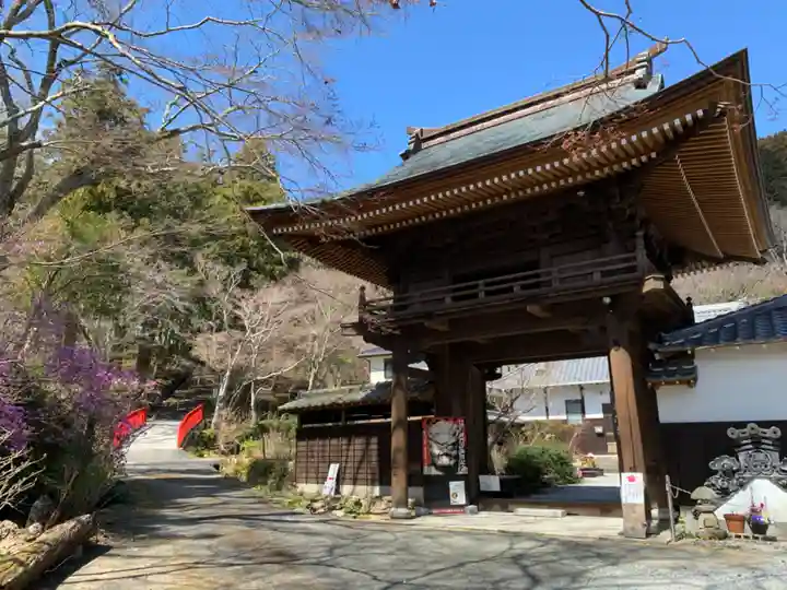 普門寺(切り絵御朱印発祥の寺)の山門・神門