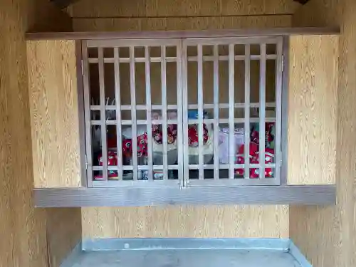 地蔵堂(水口町嶬峨)の{uncategorized: "未分類", other: "その他", undefined: "問題あり", building: "その他建物", grave: "お墓", sacred_gate: "鳥居", guardian: "狛犬", statue: "像", buddha: "仏像", history: "歴史", nature: "自然", garden: "庭園", animal: "動物", pagoda: "塔", temizu: "手水舎", mountain_gate: "山門・神門", sanctuary: "本殿・本堂", subordinate: "末社・摂社", art: "芸術", scenery: "景色", jizo: "地蔵", ema: "絵馬", goshuin: "御朱印", omikuji: "おみくじ", items: "授与品その他", amulet: "お守り", goshuincho: "御朱印帳", eats: "食事", festival: "お祭り", votive_dance: "神楽", shichigosan: "七五三参", wedding: "結婚式", experience: "体験その他", initially: "初詣", around: "周辺", anti_infection: "感染症対策"}