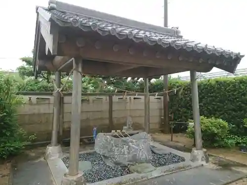 神明社の手水舎