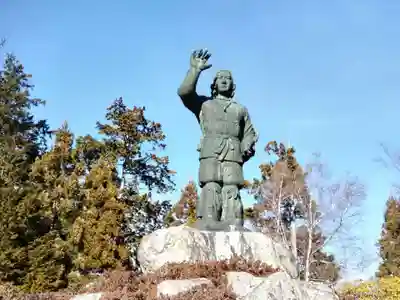 三峯神社の像