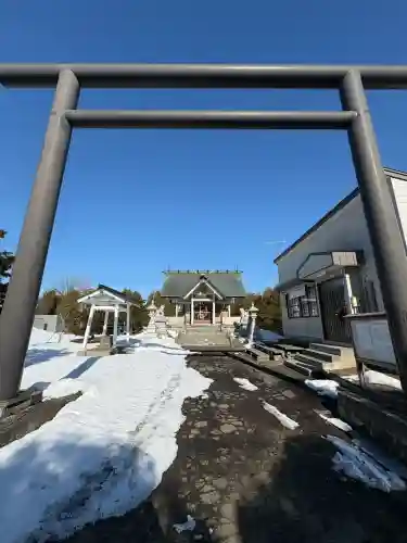 豊幌神社の{uncategorized: "未分類", other: "その他", undefined: "問題あり", building: "その他建物", grave: "お墓", sacred_gate: "鳥居", guardian: "狛犬", statue: "像", buddha: "仏像", history: "歴史", nature: "自然", garden: "庭園", animal: "動物", pagoda: "塔", temizu: "手水舎", mountain_gate: "山門・神門", sanctuary: "本殿・本堂", subordinate: "末社・摂社", art: "芸術", scenery: "景色", jizo: "地蔵", ema: "絵馬", goshuin: "御朱印", omikuji: "おみくじ", items: "授与品その他", amulet: "お守り", goshuincho: "御朱印帳", eats: "食事", festival: "お祭り", votive_dance: "神楽", shichigosan: "七五三参", wedding: "結婚式", experience: "体験その他", initially: "初詣", around: "周辺", anti_infection: "感染症対策"}