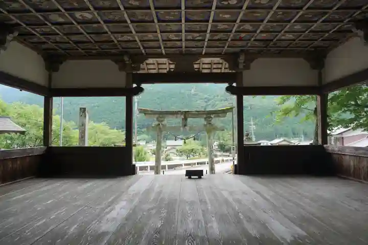 六所神社の本殿・本堂
