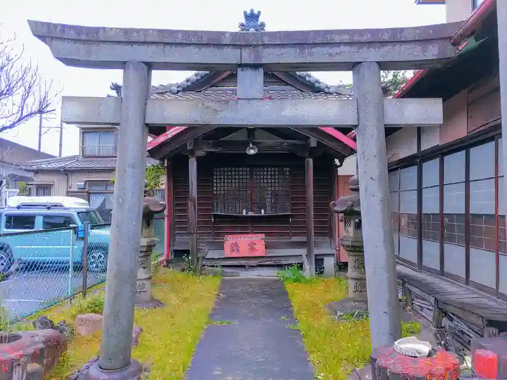 萱八王稲荷社(新生)の鳥居