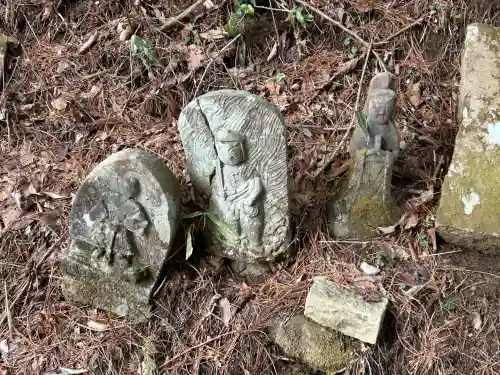 修那羅山安宮神社の{uncategorized: "未分類", other: "その他", undefined: "問題あり", building: "その他建物", grave: "お墓", sacred_gate: "鳥居", guardian: "狛犬", statue: "像", buddha: "仏像", history: "歴史", nature: "自然", garden: "庭園", animal: "動物", pagoda: "塔", temizu: "手水舎", mountain_gate: "山門・神門", sanctuary: "本殿・本堂", subordinate: "末社・摂社", art: "芸術", scenery: "景色", jizo: "地蔵", ema: "絵馬", goshuin: "御朱印", omikuji: "おみくじ", items: "授与品その他", amulet: "お守り", goshuincho: "御朱印帳", eats: "食事", festival: "お祭り", votive_dance: "神楽", shichigosan: "七五三参", wedding: "結婚式", experience: "体験その他", initially: "初詣", around: "周辺", anti_infection: "感染症対策"}