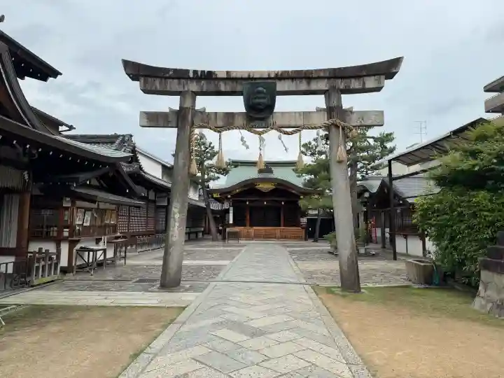 京都ゑびす神社の{uncategorized: "未分類", other: "その他", undefined: "問題あり", building: "その他建物", grave: "お墓", sacred_gate: "鳥居", guardian: "狛犬", statue: "像", buddha: "仏像", history: "歴史", nature: "自然", garden: "庭園", animal: "動物", pagoda: "塔", temizu: "手水舎", mountain_gate: "山門・神門", sanctuary: "本殿・本堂", subordinate: "末社・摂社", art: "芸術", scenery: "景色", jizo: "地蔵", ema: "絵馬", goshuin: "御朱印", omikuji: "おみくじ", items: "授与品その他", amulet: "お守り", goshuincho: "御朱印帳", eats: "食事", festival: "お祭り", votive_dance: "神楽", shichigosan: "七五三参", wedding: "結婚式", experience: "体験その他", initially: "初詣", around: "周辺", anti_infection: "感染症対策"}