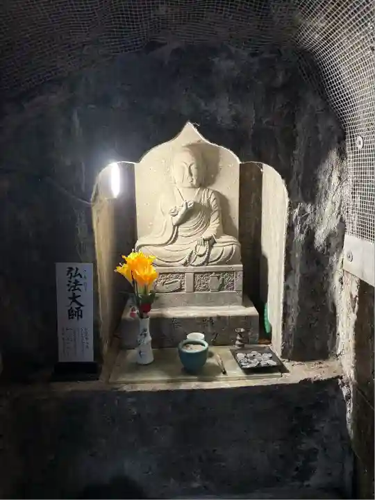 岩戸観音堂(北海道)