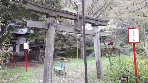 湯泉神社の鳥居