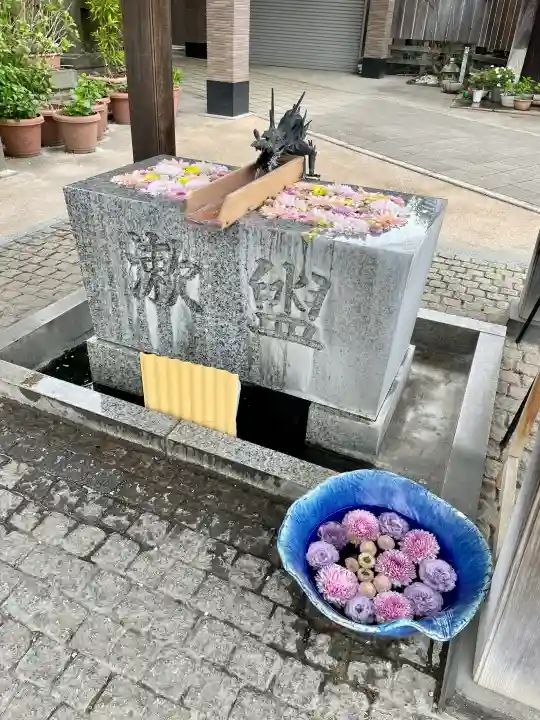 川越八幡宮の{uncategorized: "未分類", other: "その他", undefined: "問題あり", building: "その他建物", grave: "お墓", sacred_gate: "鳥居", guardian: "狛犬", statue: "像", buddha: "仏像", history: "歴史", nature: "自然", garden: "庭園", animal: "動物", pagoda: "塔", temizu: "手水舎", mountain_gate: "山門・神門", sanctuary: "本殿・本堂", subordinate: "末社・摂社", art: "芸術", scenery: "景色", jizo: "地蔵", ema: "絵馬", goshuin: "御朱印", omikuji: "おみくじ", items: "授与品その他", amulet: "お守り", goshuincho: "御朱印帳", eats: "食事", festival: "お祭り", votive_dance: "神楽", shichigosan: "七五三参", wedding: "結婚式", experience: "体験その他", initially: "初詣", around: "周辺", anti_infection: "感染症対策"}
