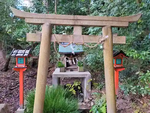 越木岩神社の末社・摂社