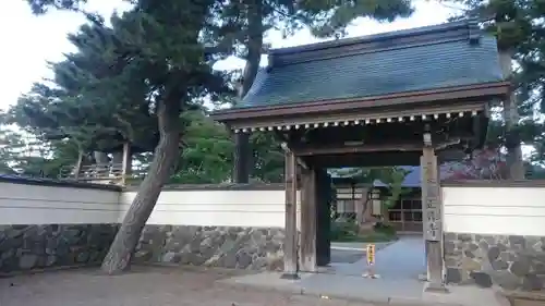 正休寺の山門