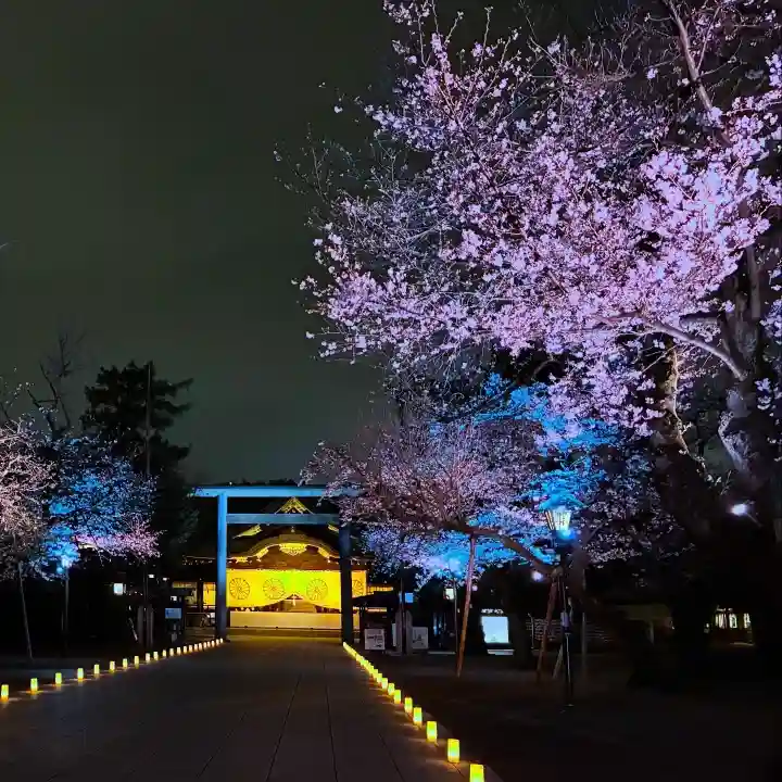 靖國神社の{uncategorized: "未分類", other: "その他", undefined: "問題あり", building: "その他建物", grave: "お墓", sacred_gate: "鳥居", guardian: "狛犬", statue: "像", buddha: "仏像", history: "歴史", nature: "自然", garden: "庭園", animal: "動物", pagoda: "塔", temizu: "手水舎", mountain_gate: "山門・神門", sanctuary: "本殿・本堂", subordinate: "末社・摂社", art: "芸術", scenery: "景色", jizo: "地蔵", ema: "絵馬", goshuin: "御朱印", omikuji: "おみくじ", items: "授与品その他", amulet: "お守り", goshuincho: "御朱印帳", eats: "食事", festival: "お祭り", votive_dance: "神楽", shichigosan: "七五三参", wedding: "結婚式", experience: "体験その他", initially: "初詣", around: "周辺", anti_infection: "感染症対策"}