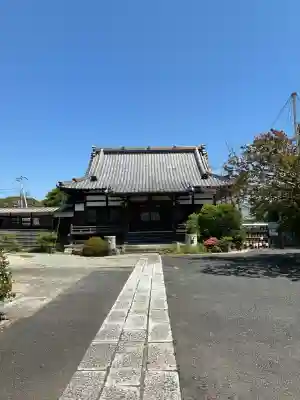 本興寺の{uncategorized: "未分類", other: "その他", undefined: "問題あり", building: "その他建物", grave: "お墓", sacred_gate: "鳥居", guardian: "狛犬", statue: "像", buddha: "仏像", history: "歴史", nature: "自然", garden: "庭園", animal: "動物", pagoda: "塔", temizu: "手水舎", mountain_gate: "山門・神門", sanctuary: "本殿・本堂", subordinate: "末社・摂社", art: "芸術", scenery: "景色", jizo: "地蔵", ema: "絵馬", goshuin: "御朱印", omikuji: "おみくじ", items: "授与品その他", amulet: "お守り", goshuincho: "御朱印帳", eats: "食事", festival: "お祭り", votive_dance: "神楽", shichigosan: "七五三参", wedding: "結婚式", experience: "体験その他", initially: "初詣", around: "周辺", anti_infection: "感染症対策"}